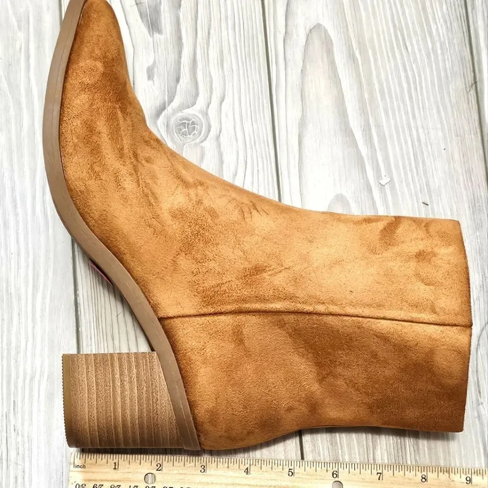 (36-3796)  Universal Thread Women's Gayle Ankle Boots Sz 8.5!